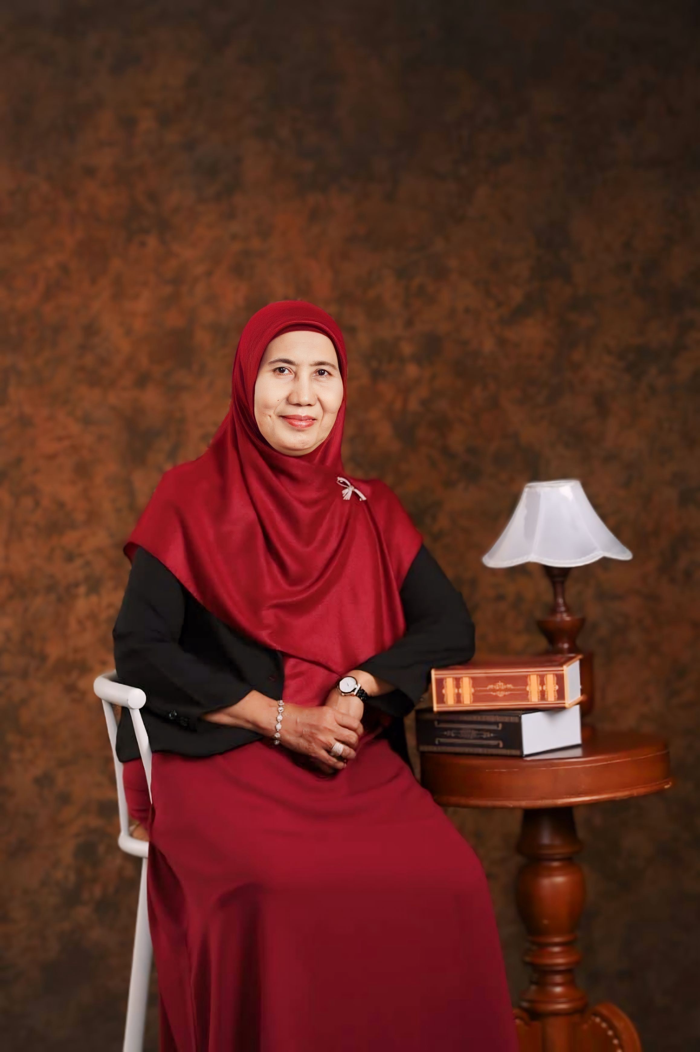  Dr. Siti Maryam, M.A